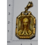 Medalla coa virxe esculpidas en marfil e ouro.