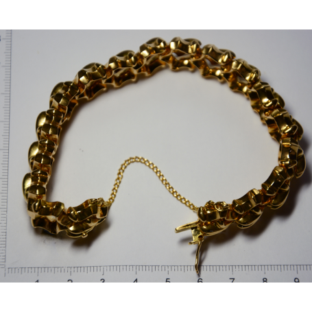 Armband bestehend aus gold 