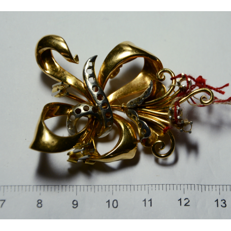 Brooch-needle in yellow gold 