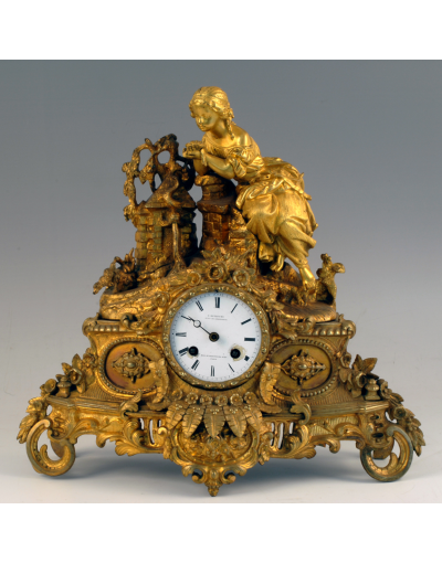 Reloj de sobremesa estilo Luis XV