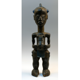 Estatua masculina baulé, en madera policromada.