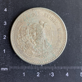 2 Monedas de 5 pesos. 30 gr. plata 900mm. 1948.