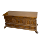 Arca de núvia catalana, fusta de noguera, mitjans del segle XX.