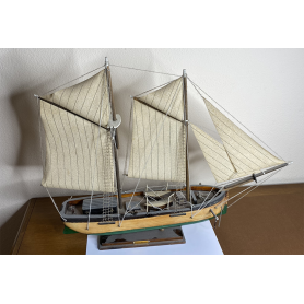 Maqueta de barco veleiro 1770.