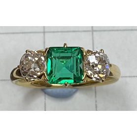 Ring in 18k gold, emerald, and diamonds.