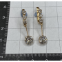 Boucles d'oreilles en or 18 carats avec des diamants.