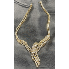 Necklace in yellow gold set with diamonds.